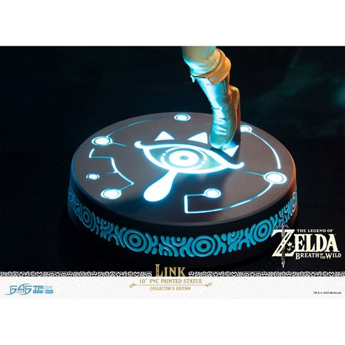The Legend of Zelda: Breath of the Wild Link Collector's Edition Statue
The Legend of Zelda First 4 Figures Statues and Busts. Item Number: DH3009158