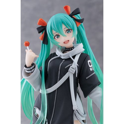 Vocaloid Fashion Hatsune Miku PUNK Version Statue
Vocaloid Taito Statues and Busts. Item Number: SAN4517675a