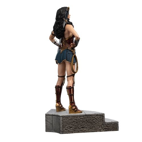 Zack Snyder's Justice League Wonder Woman Trinity Series 1:6 Scale Statue
Wonder Woman WETA Workshop Statues and Bust. Item Number: WT42648a