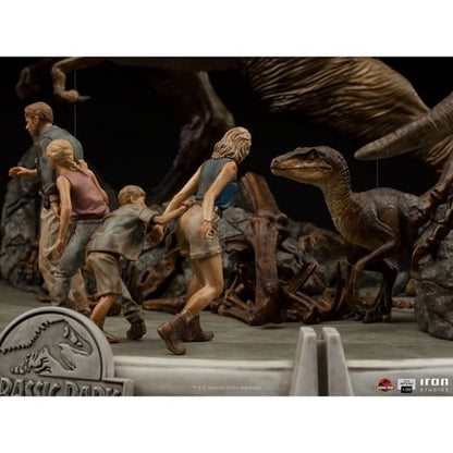 Jurassic Park The Final Scene Demi 1:20 Scale Diorama Statue
Jurassic Park Iron Studios Statues and Busts. Item Number: RN34829a