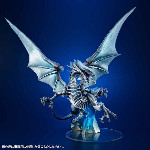 Yu-Gi-Oh! Duel Monsters Blue-Eyes White Dragon Holographic Edition Art Works Monsters Statue
Yu-Gi-Oh MegaHouse Statues and Busts. Item Number: UTCMH83469