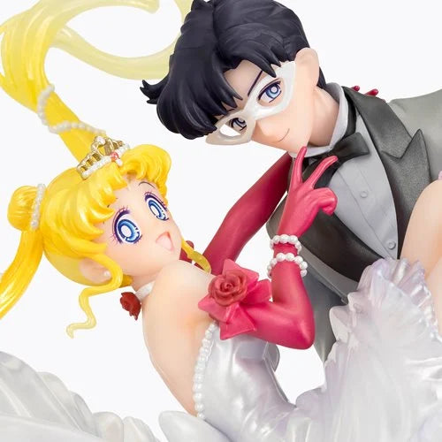 Sailor Moon Usagi and Tuxedo Mask Moonlight Glow Edition FiguartsZERO Chouette Statue
Sailor Moon Bandai Tamashii Nations Statues and Busts. Item Number: BLFBAS68655WN