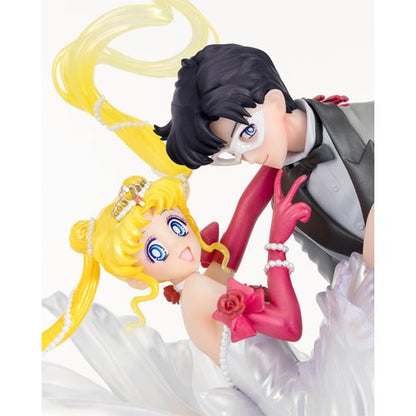 Sailor Moon Usagi and Tuxedo Mask Moonlight Glow Edition FiguartsZERO Chouette Statue
Sailor Moon Bandai Tamashii Nations Statues and Busts. Item Number: BLFBAS68655WN